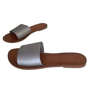 Abercrombie & Fitch Slide Sandals Size 7.5 Silver Metallic Flat SlipOn CALLOUT